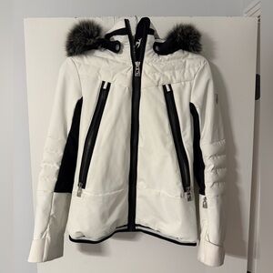 Stylish White and Black Ski Jacket with Fur Trim